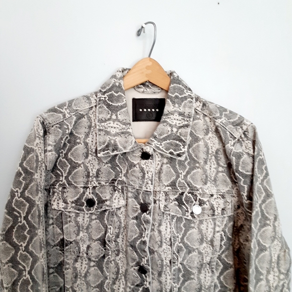 New BLANK NYC 'Snake Along' Soft Denim Jacket - Picture 5 of 12